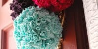 DIY Décoration mariage :  Pompons en tissu