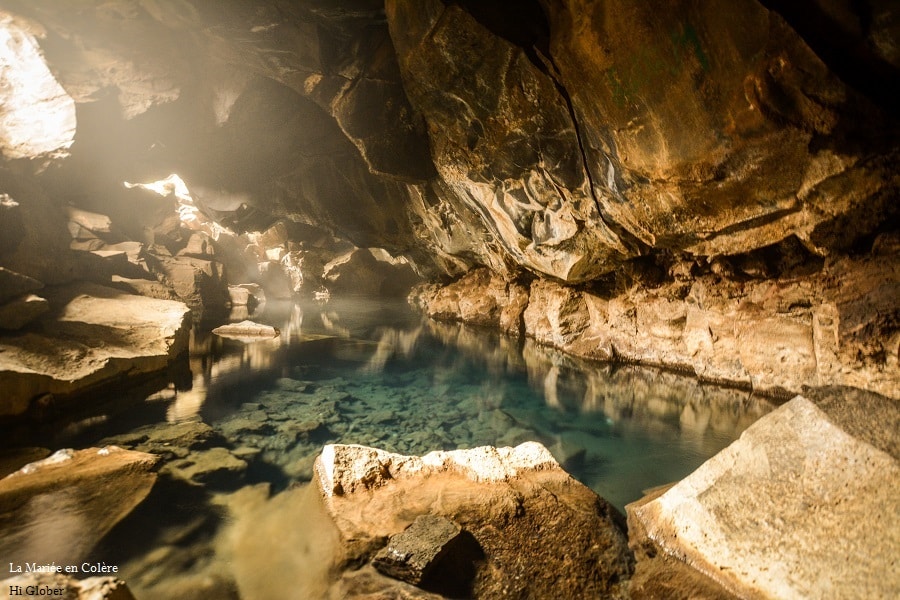 photo de source d'eau chaude souterraine en Islande