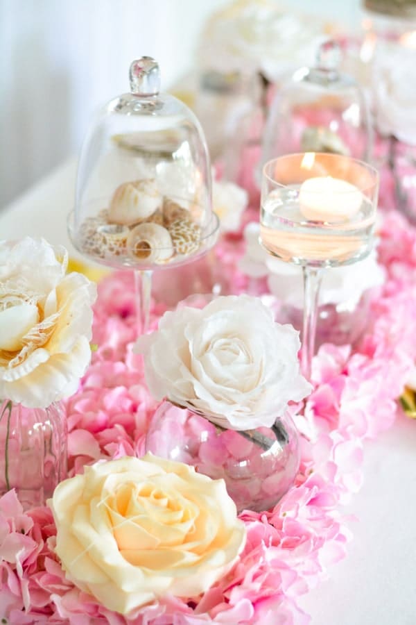 centre de table fleurs tissu rose blanc