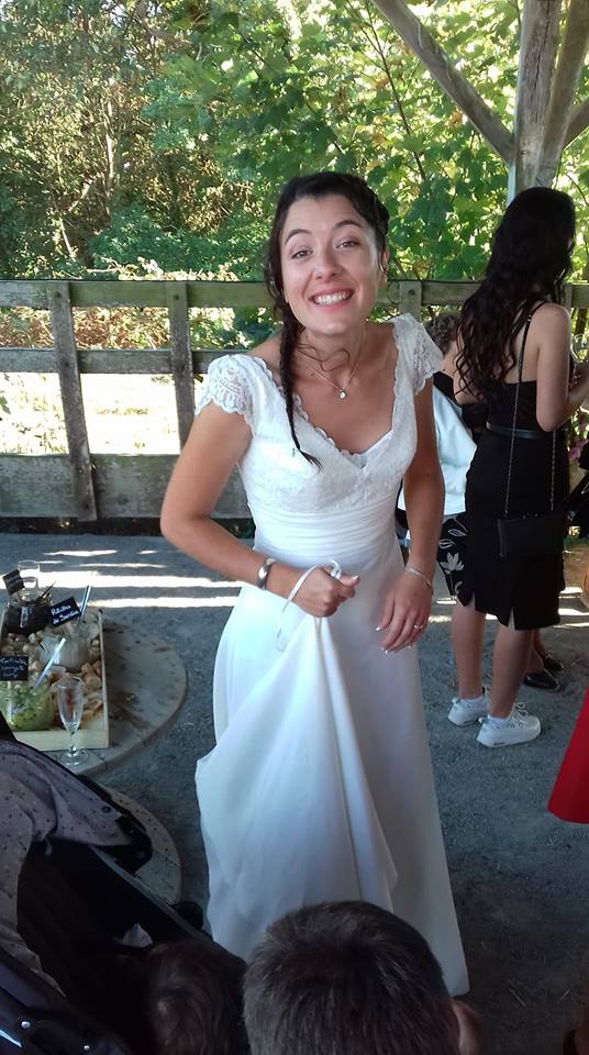robe de mariée sobre manches dentelle