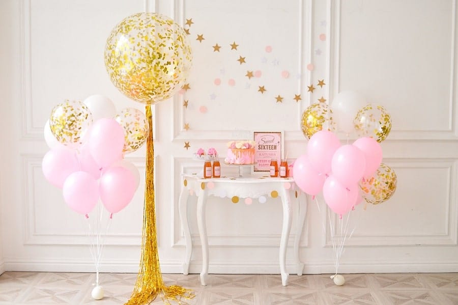 Décoration pour plafond ballons roses avec tassels