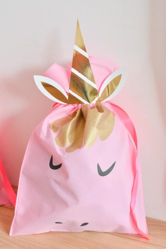 pochette-cadeau-décoration-anniversaire-fille-licorne