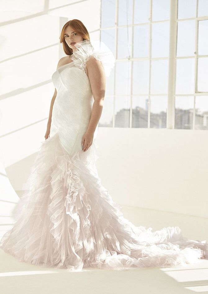 Ashley Graham Pronovias robes de mariée grande taille