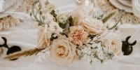 25 idées pour intégrer des fleurs séchées à votre mariage