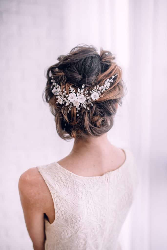 Accessoires de cheveux de mariée, fleurs et cristaux