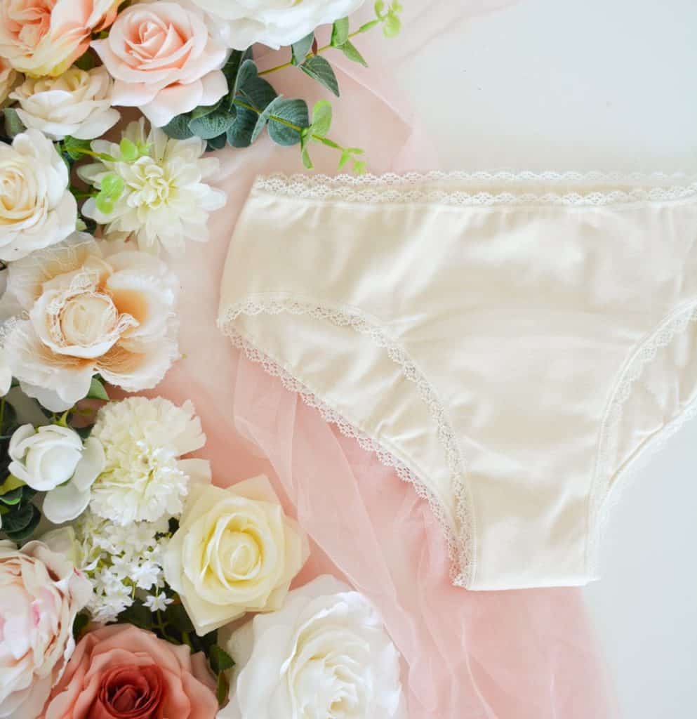 Culotte menstruelle ELIA lingerie pour les règles le jour du mariage