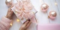 9 idées de cadeaux de Noël à faire à une future mariée