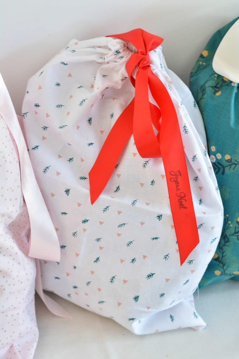 DIY} Tuto simple pour faire des pochettes cadeaux en tissu - A la Une
