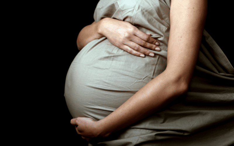 Bien choisir ses soins anti-vergetures pendant la grossesse