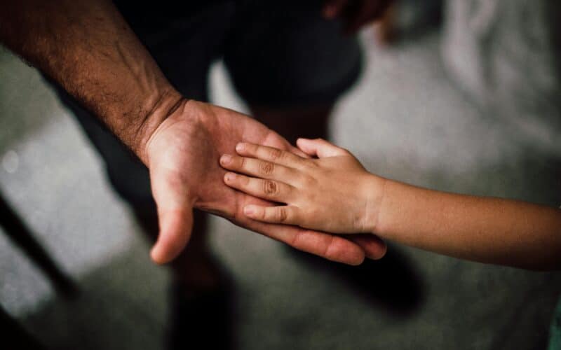 Grands-parents : ils veulent élever notre fils avec leurs idées