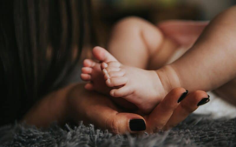 Hygiène naturelle infantile, bonne ou mauvaise idée ? 