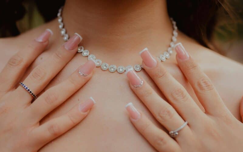 {SHOPPING} Idées cadeaux qui restent dans le temps : les bijoux personnalisés