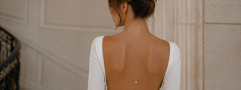 Bijou de dos sur une mariée