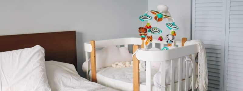 chambre parentale avec lit de bébé cododo